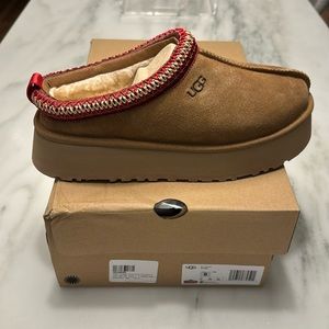 UGG Women’s Tazz Platform slippers